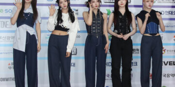 걸그룹 무대 중 ‘화재+드론사고’…“막내 머리 쥐어뜯어”