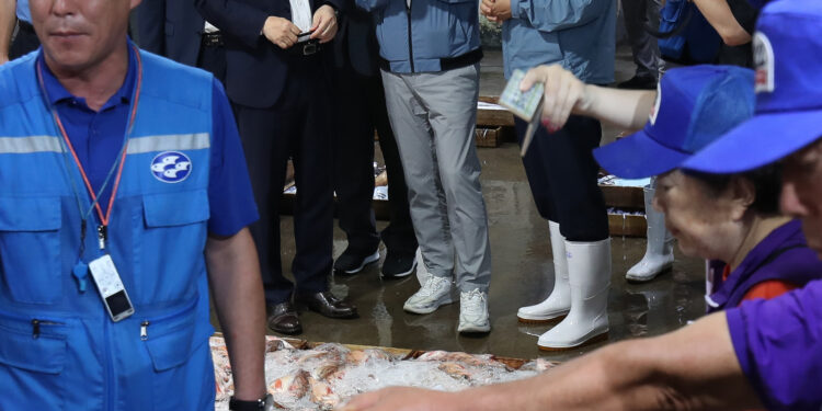 野 어민 지원 당론 추진·與 수산업계 피해 논의… 속도 내는 특별법