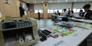 대포통장 한달 빌려주고 250만원 챙긴 일당…현직 은행원도 연루(종합)