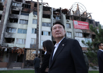 尹, 우크라서 젤렌스키와 회담…韓 대통령 전시국가 첫 방문