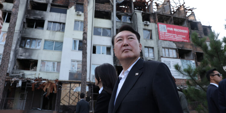 尹, 우크라서 젤렌스키와 회담…韓 대통령 전시국가 첫 방문