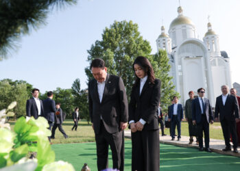 우크라 제노사이드 현장 찾은 尹