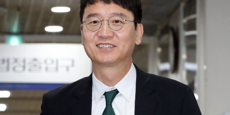 [단독] 김웅 ‘3분의 1 찬성으로 방탄국회 저지’ 대표발의