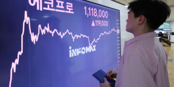 에코프로, 종가 111만원 돌파 ‘황제주’ 됐다