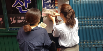 [단독] 상담 중에,검침 중에,집 중개하다 ‘위기 감지’… 이웃이 이웃 구했다 [비수급 빈곤리포트-5회]