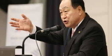 ‘교사 죽음 3선 의원 연루’ 글 쓴 여성, 한기호에 눈물로 용서 빌었다