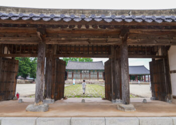 겹겹이 쌓인 시간의 골목길 쉬..엄….쉬…엄[권다현의 童行(동행)]