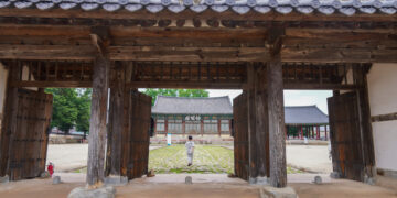 겹겹이 쌓인 시간의 골목길 쉬..엄….쉬…엄[권다현의 童行(동행)]