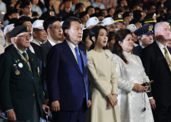 尹 “대한민국, 유엔군 피묻은 군복 위에 서 있어”