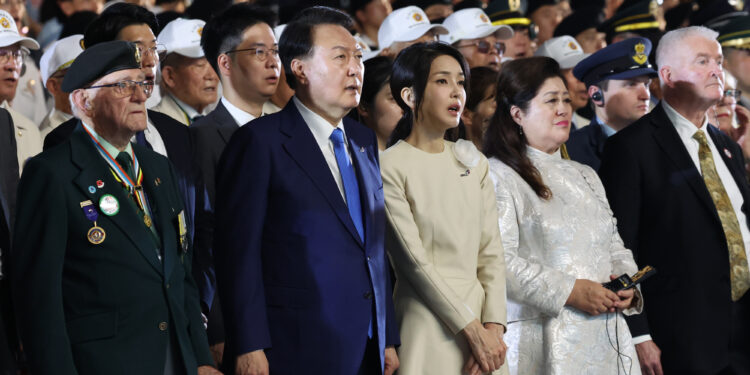 尹 “대한민국, 유엔군 피묻은 군복 위에 서 있어”