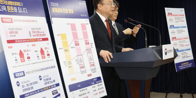 기준 중위소득 3년 연속 5% 이상 인상…내년 6.09% 역대 최대(종합)