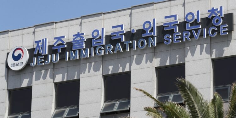 오해 풀려고 마련한 점심자리에서 폭행… 제주출입국외국인청장 불구속 기소