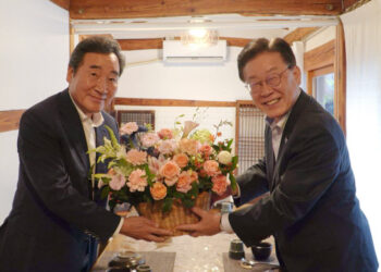 이재명 “총선 승리 위해 단합”…이낙연 “위기의식 갖고 혁신해야”