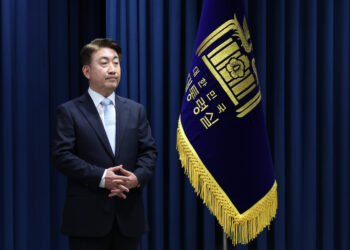 여야, 주말에도 이동관 내정 두고 거센 공방