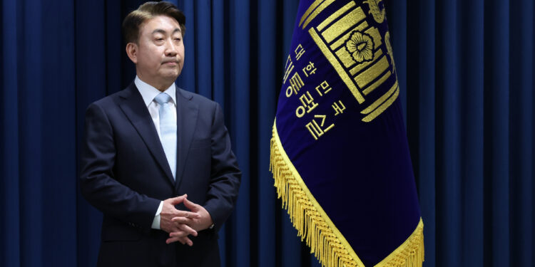 여야, 주말에도 이동관 내정 두고 거센 공방