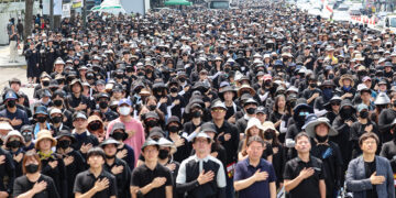‘서이초 사건’에 분노한 교사들…광화문 메운 ‘검은 물결’
