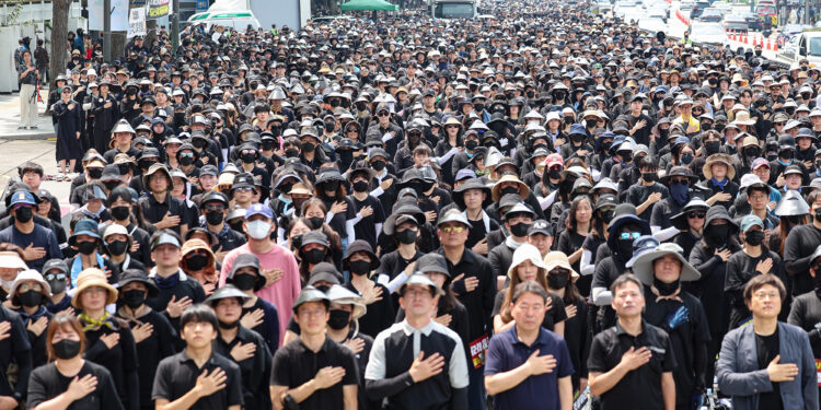‘서이초 사건’에 분노한 교사들…광화문 메운 ‘검은 물결’