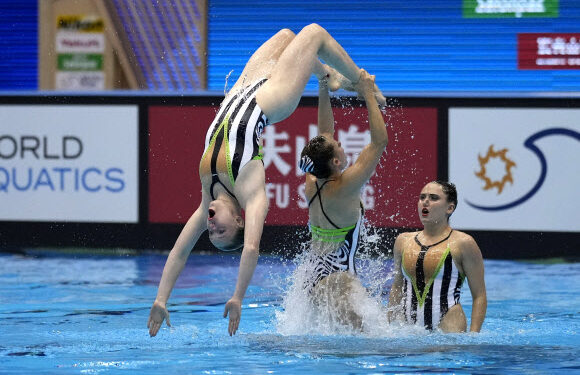 [포토] ‘시원한 비상’ 아름다운 인어들