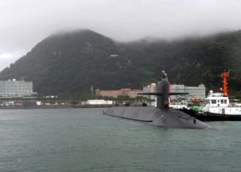 [포토] 부산에 입항한 미 핵잠수함 ‘켄터키함’