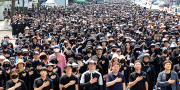 [포토] 폭염 속 검은 옷 입은 3만명의 교사들