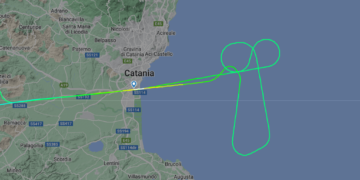 하늘에 ‘24㎞ 男성기’ 그린 조종사… 우회명령에 화나서?