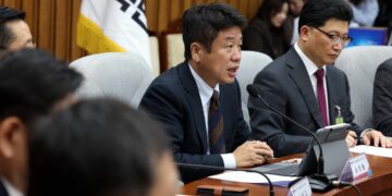 與, ‘서민 부담’ 이번엔 보험업계 …“자동차 보험료 인하” 압박