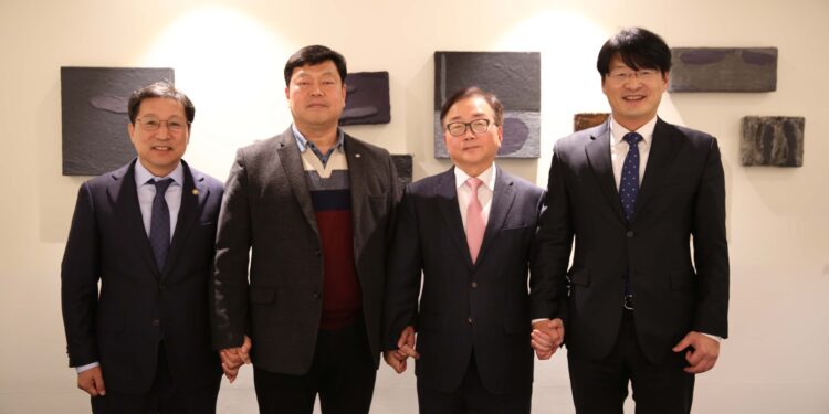 노사정 사회적대화 ‘시동’…노동 현안 이견 속 ‘불안한 동거’