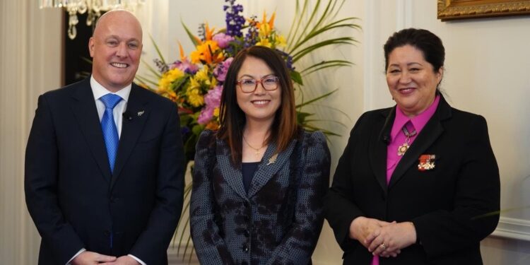 뉴질랜드에 첫 한인 장관… “한국어 선서 뿌듯”
