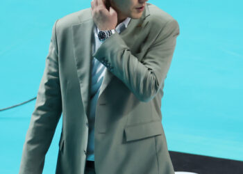 ‘매각설’ 한전 권영민 감독 단벌 신사의 비밀