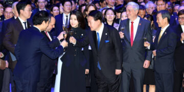 [포토] ‘국경일 리셉션서 건배’ 윤석열 대통령