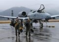 [포토] 원주기지 도착한 美 A-10 조종사들