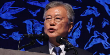 문재인 “북핵 발전, 합의 파기·대화 중단이 촉진”