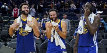 그린만 자제하면 위긴스·폴 없어도…‘커리·톰프슨 48점 합작’ GSW, 빅4 앞세운 클리퍼스 격파