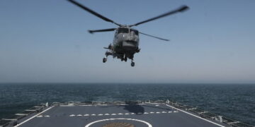 ‘해군 중령’ 연인과 짜고 중고 헬기 부품 대한항공에 넘긴 일당