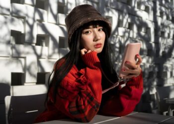 “우리 사귈래?” 노출로 유혹하는 ‘가상 여친’ AI걸…음란물 유포 우려도