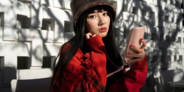 “우리 사귈래?” 노출로 유혹하는 ‘가상 여친’ AI걸…음란물 유포 우려도