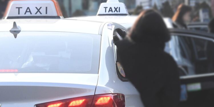 택시 수명 연장됐는데 업계 반응은 ‘시큰둥’