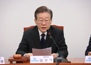 ‘비명’ 조응천 “이재명이 전화와 ‘왓츠롱’”…李, 통합 움직임 본격화할까