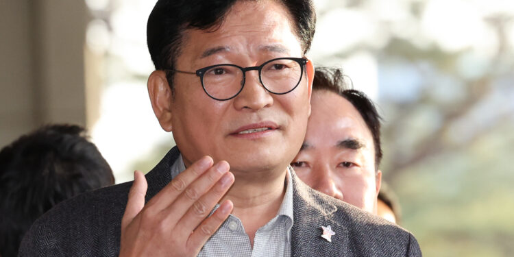 송영길 13시간 조사…“특수부가 수사, 그렇게 중대한 범죄냐”