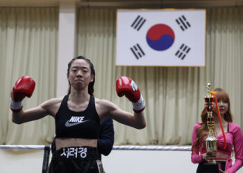 ‘소아과 청진기 든 女복서’…세계 챔피언 청신호 켜졌다