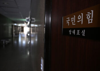 총선 앞 여당, 구심력 무너졌다