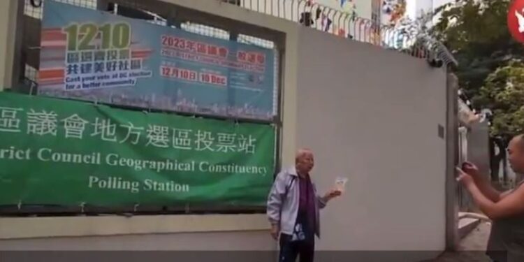 ‘애국자’ 입증한 홍콩 선거, 역대 최저 투표율…투표 인증이 최고 11만원