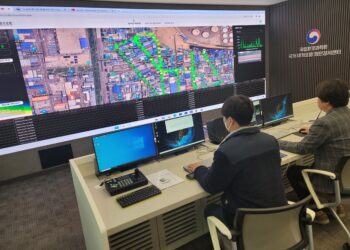 굴뚝엔 드론, 차량은 관제센터, 도로엔 청소차… 미세먼지 꼼짝마!