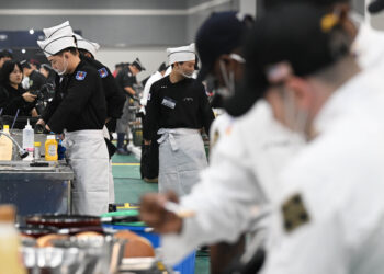 맛없는 군대 짬밥? 이젠 뷔페식… 모포→이불로 교체