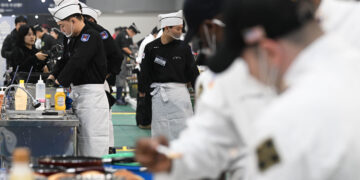 맛없는 군대 짬밥? 이젠 뷔페식… 모포→이불로 교체