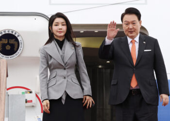 檢 ‘김건희 명품백’ 수사 착수… 형사 처벌은 쉽지 않을 듯