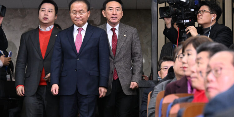 與, 비대위원장 결론 못내…‘한동훈 대세론’ 속 반대도 만만찮아