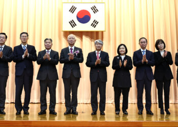 ‘9인 완전체’ 헌재… 우위 서는 중도·보수