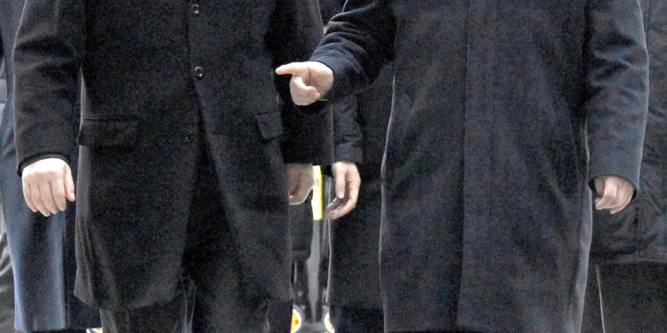 이재명 “못 건널 것 없어”… 이낙연 “하던 일 할 것”