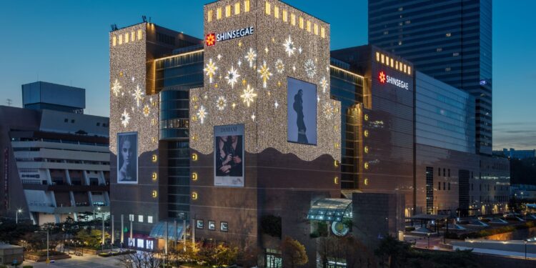 ‘초당 매출 23만원’…불황에도 ‘3조 클럽’ 승기 잡은 신세계 강남